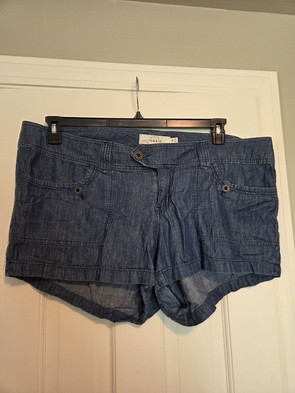 Torrid Blue Denim Shorts 100% Cotton Size 18